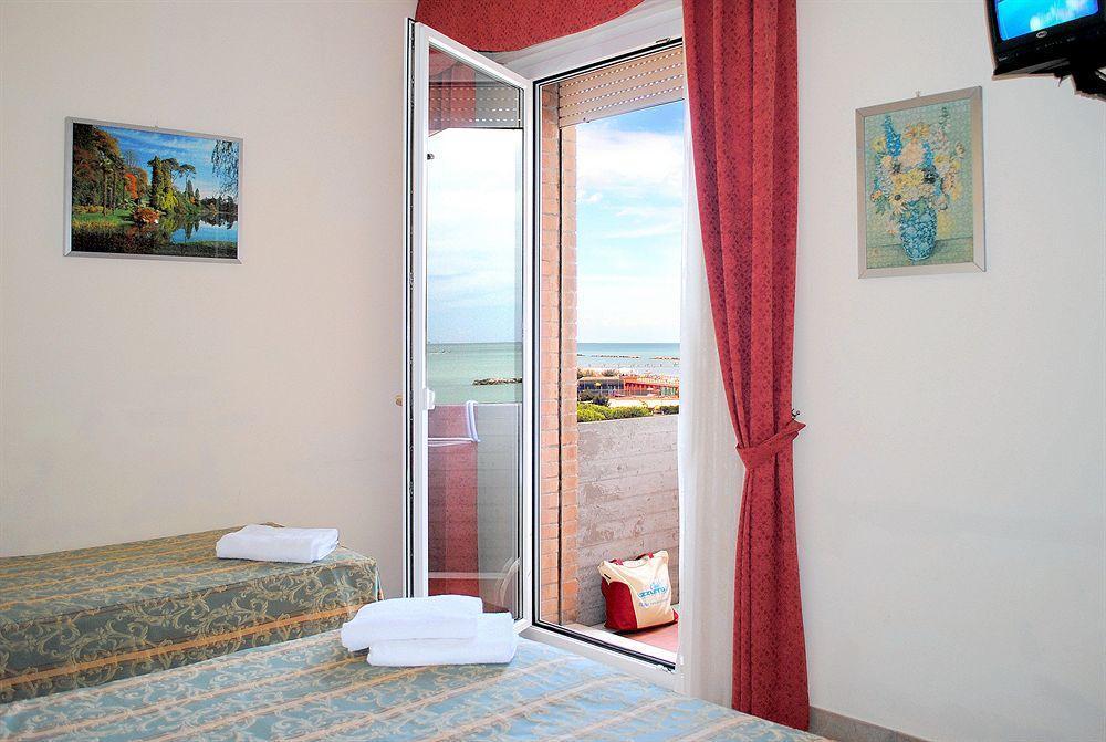 Hotel Marina Beach - Azzurro Club Ravena Exterior foto
