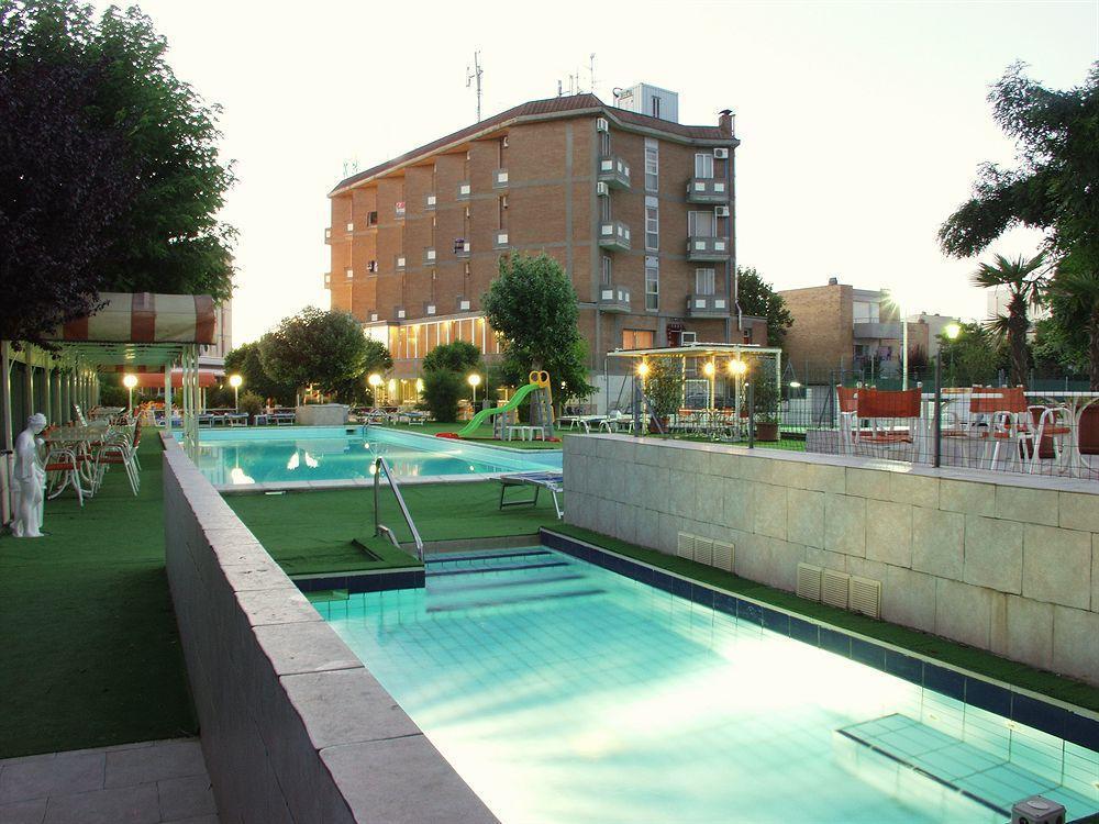 Hotel Marina Beach - Azzurro Club Ravena Exterior foto