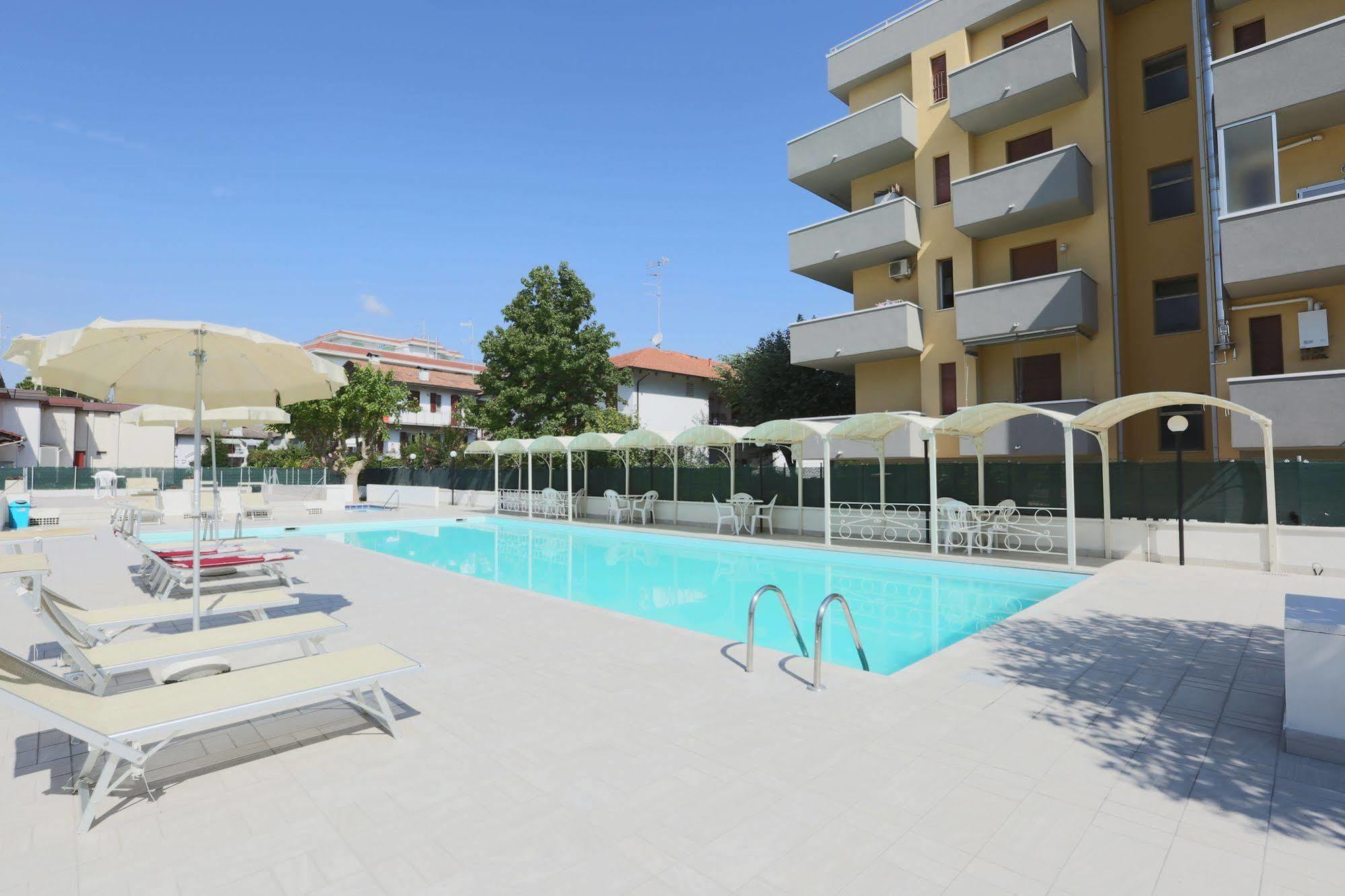 Hotel Marina Beach - Azzurro Club Ravena Exterior foto