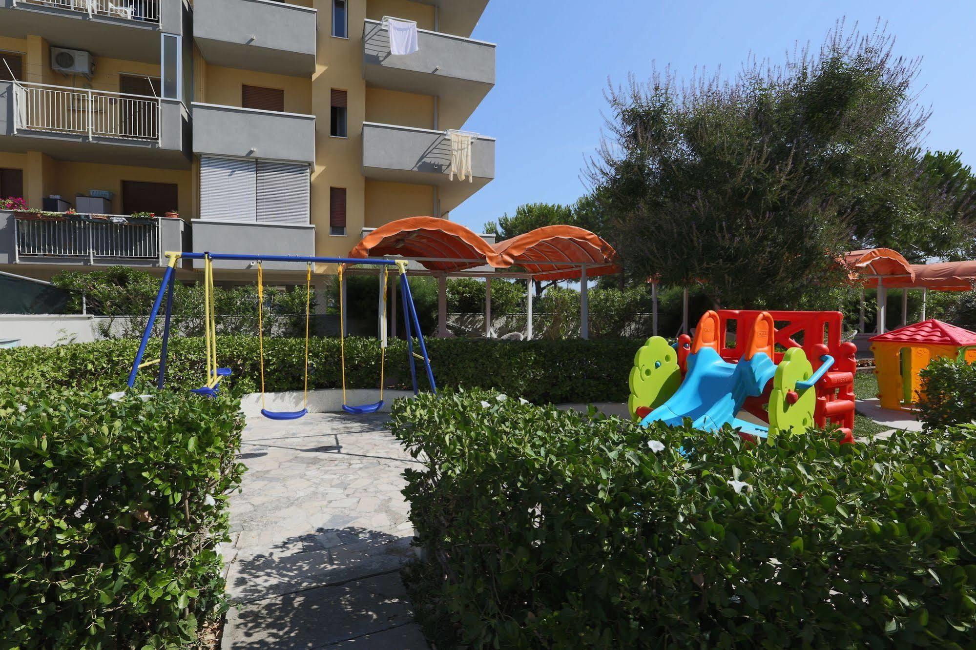 Hotel Marina Beach - Azzurro Club Ravena Exterior foto